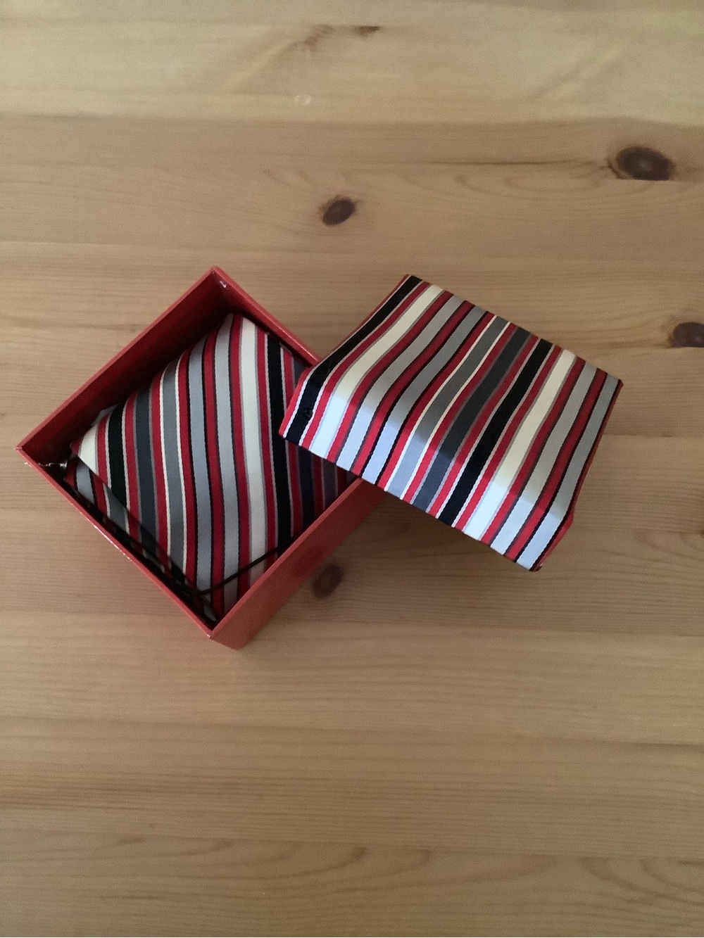 Geoffrey Beene Striped Red, Black, and White men’s tie in box